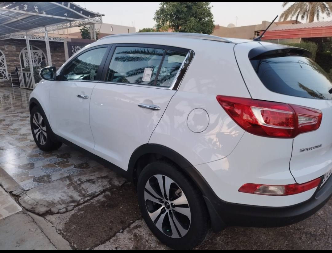 كيا سبورتاج 2014 مكفولة كفالة عامه عدا  بارد صغير في جاملغ السائق كير محرك كل بالشرط بدون فتح فول مواصفات عدا بصمه وفتحه بطاقه بنزين موجود  ***********
سعر 156 كركوك, العراق
