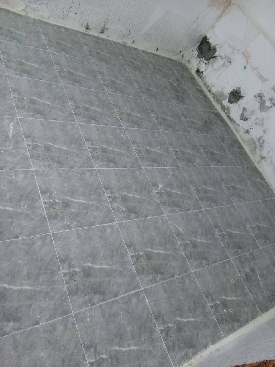 السلام عليكم متوفر خلفه سيراميك جدران ورضيه بايات درج مرمر بورسلين ستلام مهندس طب على حساب وشوف لشغل ***********
