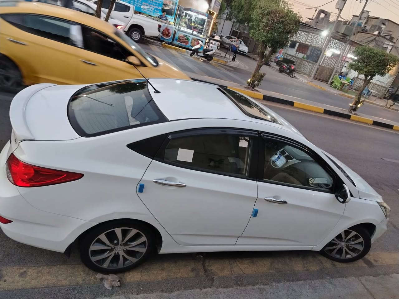 سلام عليكم
اكسنت 2015 خليجي 
فول موصفات من عده البصمه 
-ماشيه 74 km حقيقي 
-اشاير بلمري 
-4ديسك 
-فتحه سقف 
-تحكمات ستيرن 
-5ويل كب
-محرك 1600v
-كير مكينه مكفولات 
-سياره بيه بس قطعه صبغ بنيد 
-سياره رقم بغداد  انكليزي بسمنه 
-مكاني بغداد الكاظميه 
-السعر 109 وبيه  مجال بسيط حك جيه 

‭***********‬
