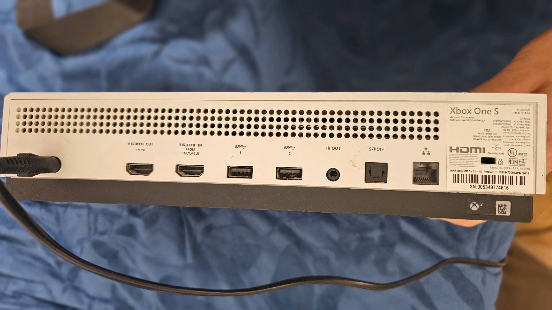 xbox one s 
١ تيرا نظيف جدا 
العنوان بغداد الغزالية 
ورجاءا لا تكسرون بالسعر اني عارضة اصلا بلاش لكطة 
ما هي سعة التخزين في الجهاز؟: 
١ تيرا 
هل يتضمن الجهاز أي إكسسوارات إضافية؟: 
جوستك واير هدية 
ما هو السعر المطلوب؟: 
١٢٥ الف وبي مجال بسيط 

ما هو موقعك الحالي لتسهيل عملية التسليم؟: 
بغداد الغزالية 