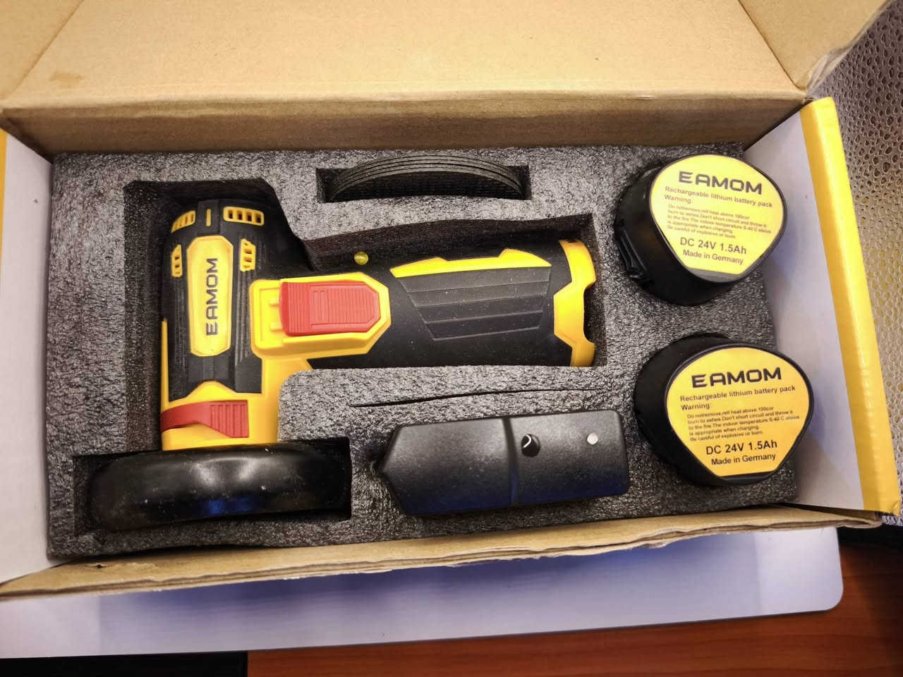 كوسرة استخدام مره وحده و جديدة 

غراضها موجودة بالكارتون 

اشتريتها ب 35000 الف

السعر : 15000 الف 

تواصل ع واتساب: ***********
