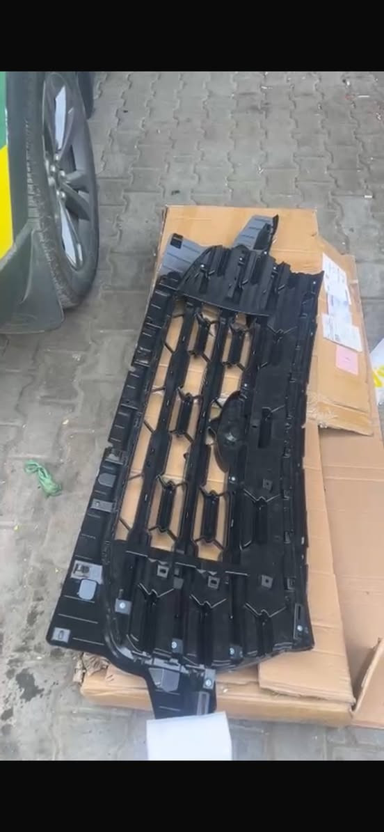 موديل 25 ماشيه 8 آلاف داخله بكتاب شهداء لون ابيض حاليا بالورشه تستلم مصلح وجاهز كاصلهه غراض القطع غيار من شركه القاصد يعني وكاله 
 سياره حلوه وبالعافيه على الياخذها سعرها 223 رقمي ***********
