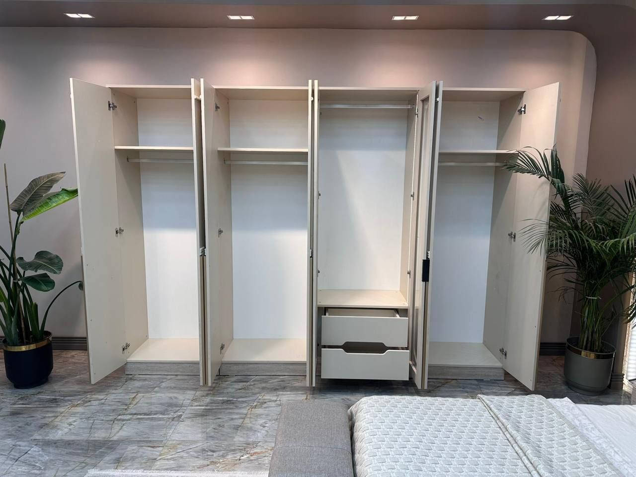 *تم بعون الله وصول موديل المودرن*
 *كنتور ملحق 3 متر*
*1- ضهر فايبر 4 ملم*
*2- برغي وچوي حديد*  
*3- سرير  مخزن + مساند تقوية*
*4- ميز تواليت 130*180*
*5- نرمادةوسكة اصلي 
السعر 1850.000 الف عراقي فقط 
الشد والنقل مجاناً داخل الموصل 
للاستفسار ***********
