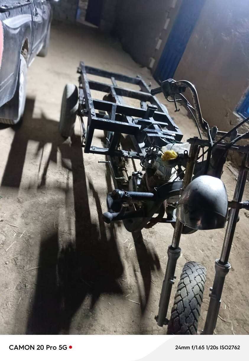 سلام عليكم. ستوته. M. T. R. كلك ستوته.  توني شادله. سدر  وناريه. جديده كله  دكم وجوزه وضفيره ولايت  كامله كله محرك شغال وخير من الله  ستوته  تانكيه موجود. بس عوزه ترتيب وبديه عوزه شويه لحيم. رايده بي 350وبيه مجال مكاني النصر. عتاب رقمي ***********
