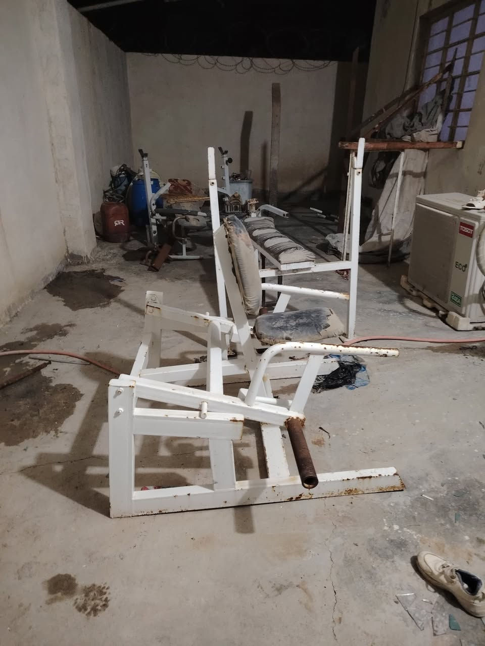 السلام عليكم ورحمة الله وبركاتة،
تحية طيبة لكل محبيين جيم، وجود كمية من مصطبات (أجهزة رياضية مستعملة ) الجيم،
اخواني الأعزاء مثل ماوضح لكم بالصور، يراد ترتيب شوية لان حقيقة متروكه بالطرمة، يرادلهن صبغ ترتيبات بقت يمك 
*البيع شلع بالكامل مفرد معندي ارجو معذرة من الجميع تقريبا عندي ٦ أجهزة مختلفة. 
*السعر معروف حقيقة، أجهزة، مستعملة اني ابيعلك ع وزن، كيلو، 2000 دينار، 🫀💰
يعني شكد يطلع وزن مصطبة تأخذها بالزايد ميطلع وزنها ٧٠ كغم يعني ب ١٤٠ الف أو مثلا وزنها ٢٠كغم يطلع سعرها ب ٤٠ الف وهكذا ع وزن.، 🌹

للاستفسار مراسلتنا ع واتساب ***********
اخوان بيع شلع،. 😘مفرد ماعندي.
