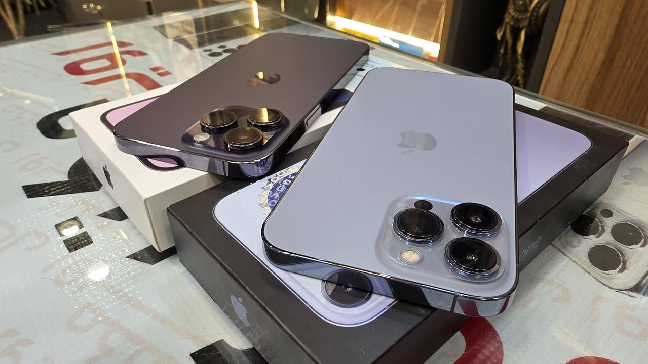 بيع شراء مراوس نشتري جميع الاجهزه الجديده والمستخدم
رقمي للاستفسار ***********

13برو ماكس عربي شرق أوسط بطاريه 86حقيقيه مامرفوعه 
ملحقاته كامله 

14برو ماكس عربي شرق أوسط بطاريه ٨٣ ملحقاته كامله ذاكره ٢٥٦
