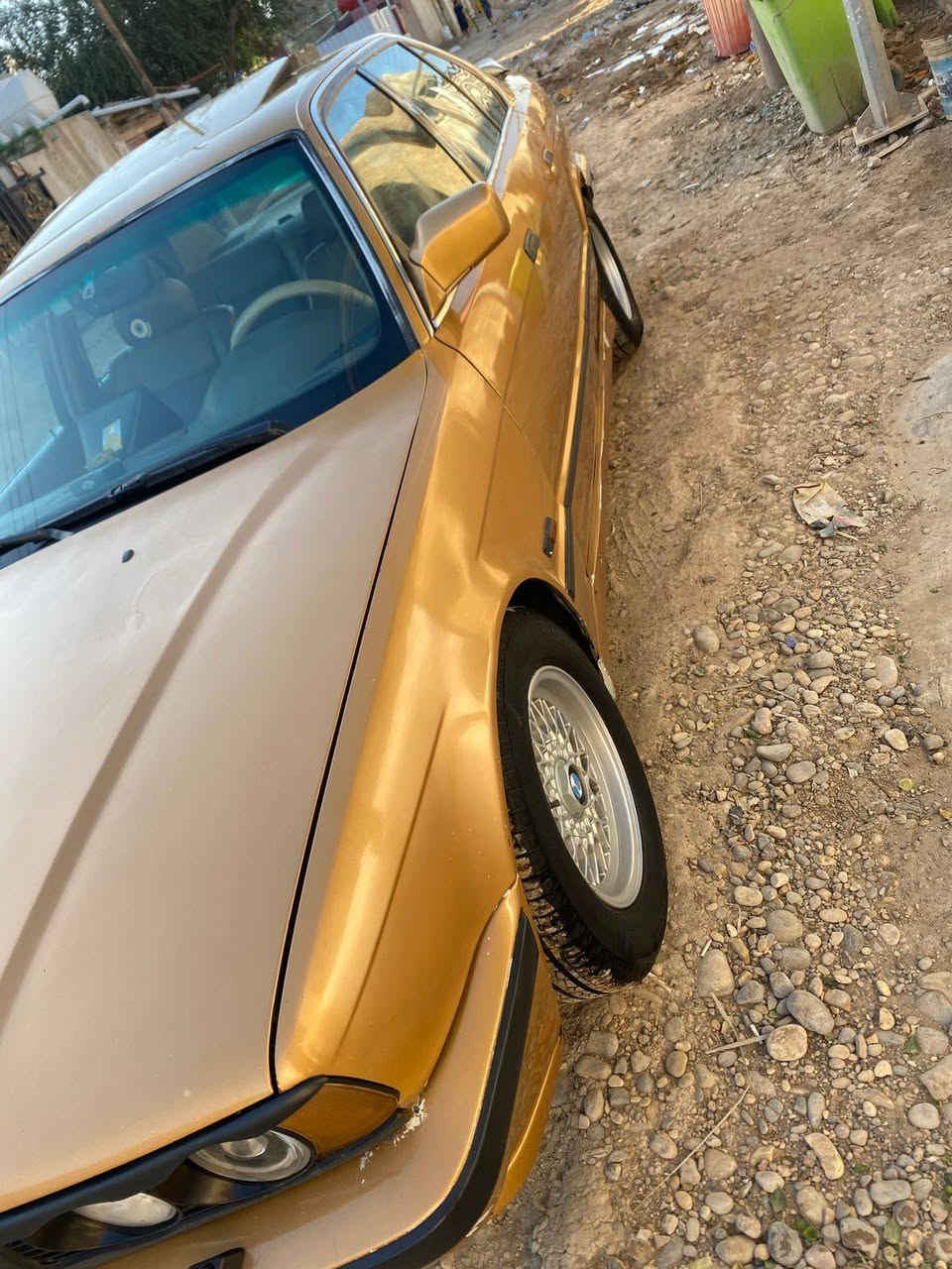 BMWمسكر 
للبيع موديل 91
محرك مسكر  
كير اوتوماتيك
فول مواصفات 
سيارة مكفولة من الضربة 
صبغ عام لجمالية فقط 
كير و محرك مكفولة 
طخم تايرات جديد
كشن جلد 
كشن كهربائي  
4 جام كهرباء
فتحه
صدر خلفي امامي جديد 
كهربائيات كلهه شغله 
سيارة حيل نضيفه 
السعر 57وبيه مجال 
***********  بغداد المحموديه
