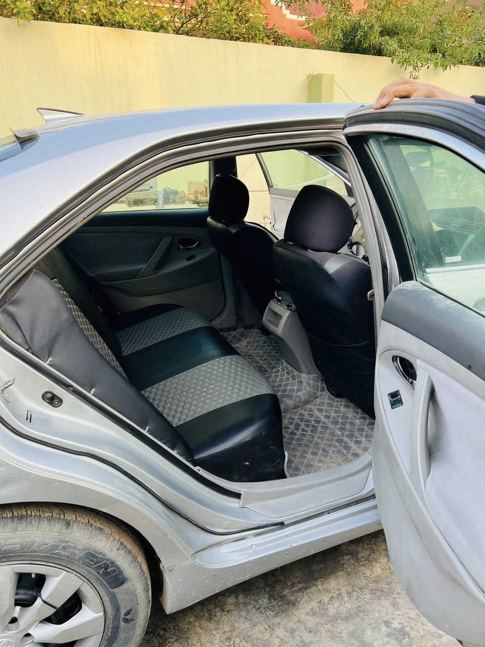 السلام عليكم للبيع كامري 2007 محرك افلون ٦ كير ومحرك  كهربائيات شرط بيه قطعه وحده عكس السايق السياره احلى من الصور رقم دهوك بسمي السعر ١٠٥ رقم الهاتف***********
