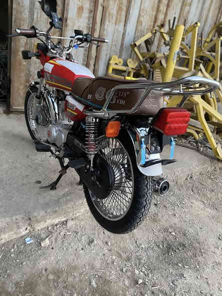 السلام عليكم دراجه تايكر للبيع موديل 24اوراق سكنر يعني مال معرض كهربائيات كلهة شغاله مكينه مفتوحه مبدل بيهة كور دراجه خير من الله نقص بس ديشبول تايرات جدد كلجات جدد عنوان بغداد حي نصر رقم ***********سعر خاص خاص
