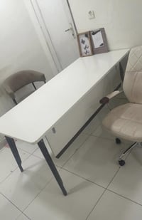 مكتب ١٨٠سم • نظيف • كرسي أبيض