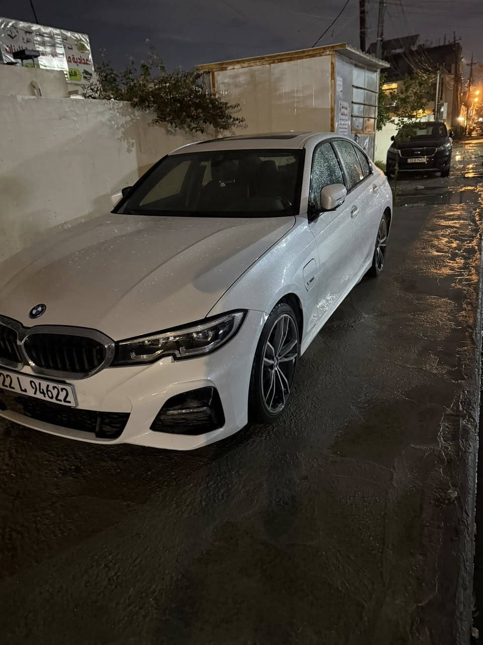 السلام عليكم
شباب bmw للبيع حجم 330 E هايبدر موديل 2022 الون ابيض 
رقم اربيل ماشية 45 كيلو متر حادث خلفي مبدل قبق صندوق نفس الون وصبغ جامغ خلفي وباب مكان السيارة بغداد حي الجامعة للتصال ***********
