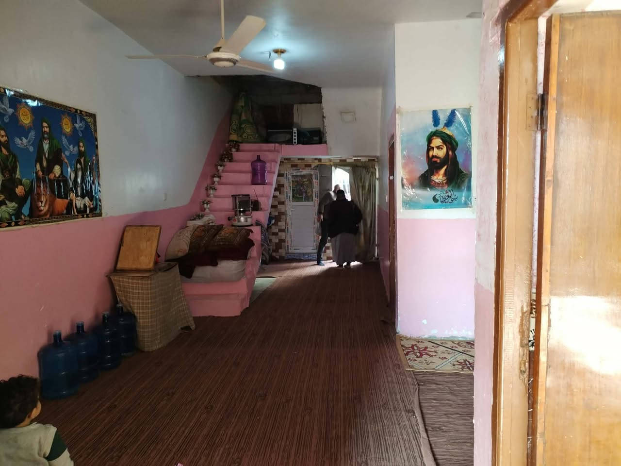 يالله
سلام عليكم دار للبيع منطقه الخماس
المساحه 150م متكون من غرفه نوم 
استقبال صاله مطبخ البيت سيراميك 
صحيات داخليه خارجيه البيت مرتب 
وسعره جدا مناسب  للستفسار مراجعه مكتب 
الرحمن الخماس شارع الرسول محلات سليم خريبط 
او الاتصال على الارقام👇
ابو مؤمل
‏‪***********‬‏
ابو رسول 
***********
