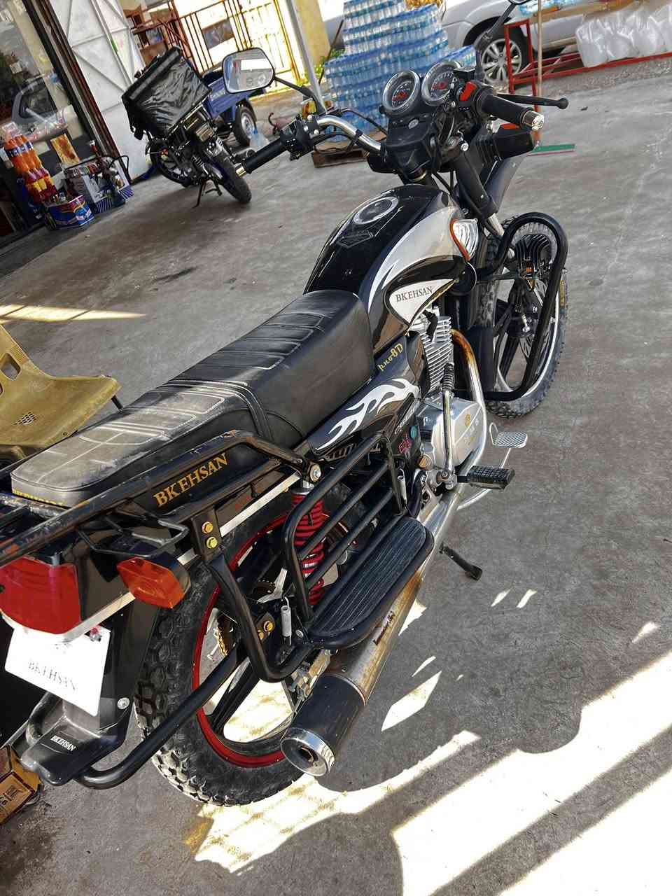 ماطور  باكيشان موديل ٢٠٢٤ محرك ٢٠٠
سعره ٧٥٠ الف


**إذا كنت صاحب هذا الإعلان وتريد حذفه لأي سبب، رجاءا أرسل رسالة إلى الدعم الفني**