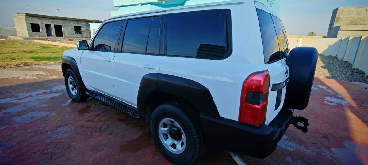 نيسان باترول محرك ٤٨٠٠بلاد للبيع مال مزاد سعر85
 وبيه مجال مصبوغه عام بيه قطعه وحده جاملغ مال السايق
 ***********
