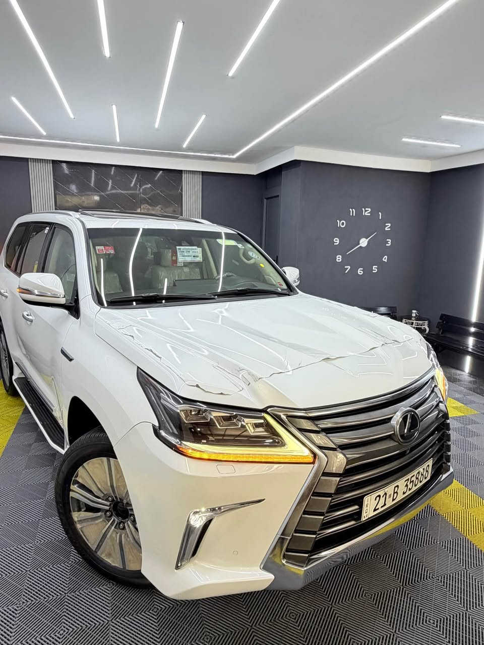 لكزس سبورت 2016  LX 570   برمي
‎مكفولة كفالة عامة من الدعامية إلى الدعامية  
‎بدون صبغ، بدون حوادث، بدون رصعات، بدون حتى خدوش  
‎الدعاميات بدون صبغ، رمل أبيض، لحية بدون صبغ، بقية السيارة بشرط  

‎داخل بيجي بسمطين + + سماعة بيادي موجودة  
Mالمسافة المقطوعة:79,000 كلم 

                                                                   سعر 588$ 
‎***********ره قم صاحب 

‎فول مواصفات:  
‎- بصمة  
‎- نظام منع الانزلاق  
‎- ورقة البيانات  
‎- كراسي جلد تعمل بالتدفئة والتبريد  
‎- نظام التحكم بالاحتلال  
‎- رأس ديفيد  
‎- 5 كاميرات  
‎- ثلاجة  
‎- زينون  
‎- جلد جاف  
‎- تدفئة وتبريد  
‎- خزينة  
‎- هواء مزدوج  
‎- نظام Eco Sport  
‎- حساسات خلفية  
‎- مرايا كهربائية  
‎- فتحة سقف  
‎- باب خلفي كهربائي  
‎- رادار أمامي  

‎المحرك والقير بحالة ممتازة ولم يتم فتحهما  
‎السيارة نظيفة جدًا، كل شيء يعمل بشكل صحيح  
‎السيارة مؤمنة حتى عام 2029  
‎السيارة باسم المعلن، مع إمكانية التحويل والترخيص  
‎السيارة خالية من الديون، التمويل كامل من جميع النواحي  

‎نظافة السيارة 100%، تم عمل صيانة دورية بانتظام، بدون أي نقص  
‎السيارة ملك للبيت، لا يوجد بها أي نقص، وتحتوي على 4 إطارات جديدة  

‎البيع نقدًا أو تحويل بنكي، مع إمكانية عمل وكالة  
‎السيارة موجودة في السليمانية  
‎رقم صاحب *********** السليمانية, العراق
