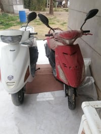 دراجه الحمراء ماكس والبيضاء فراشه للبيع البيضاء عايزه بس كبريته المكلف...