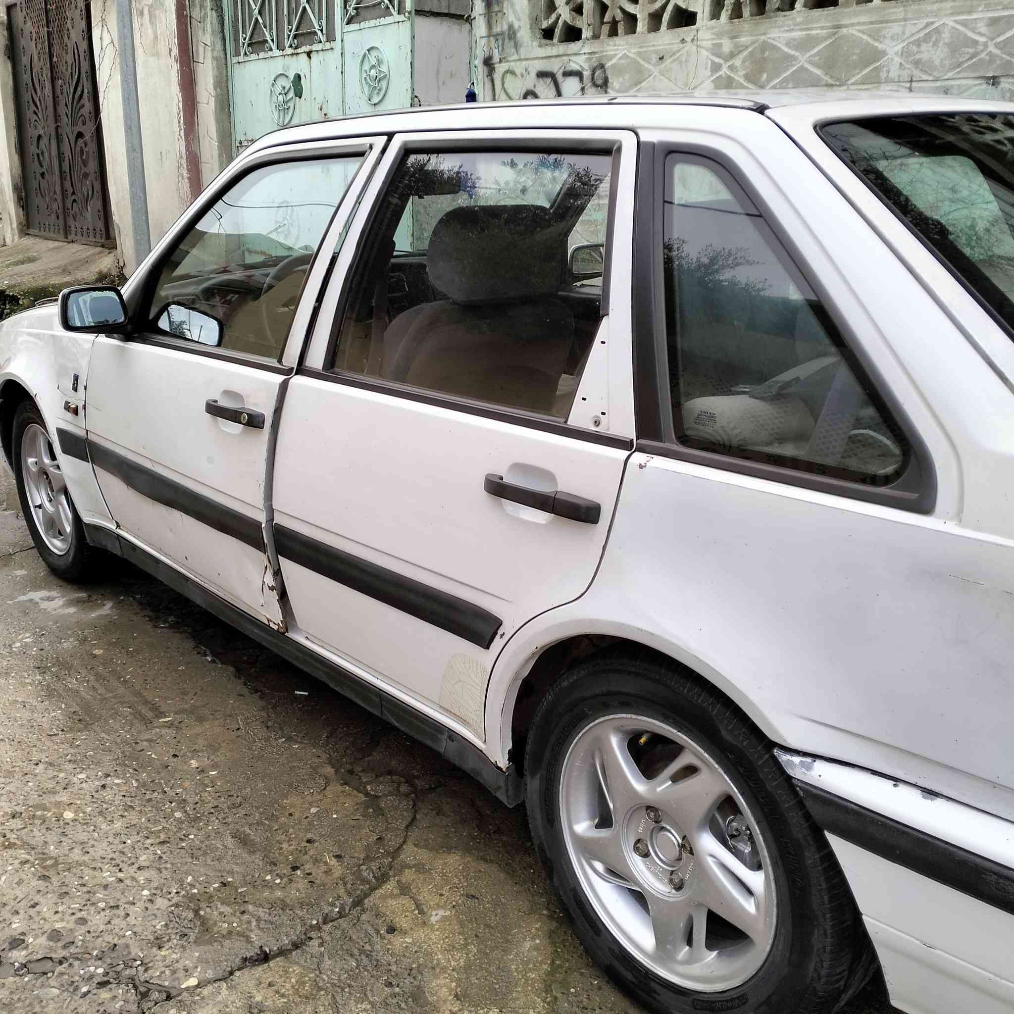 فالفو موديل 1993 وضع بلادي مابيها صبغ مكينه كير شرط 
السياره متعوب عليها مكفوله من كل شي 
مال جنيا والله 
  تبريد شرط

السياره ب اسمي 
 شرط التحويل
 السنويه  2026

 سنتر لوك ويل كب اصلي 
 جامات الامامي كهرب مرايات تحكم كهرب
السعر والتفاصل على 
الاتصال بالرقم 
***********
