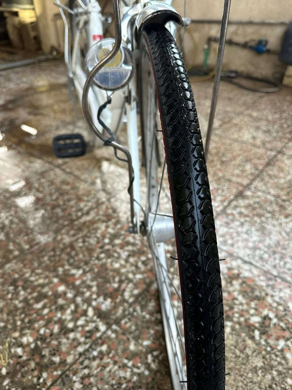 للبيع بايسكل  حجم 26 بالة أوربي اصلي … تايرات جديدة .. والبايسكل جدا نظيف استخدام بيت .. السعر 90 الف .. المكان الغزالية .. للتواصل ***********
