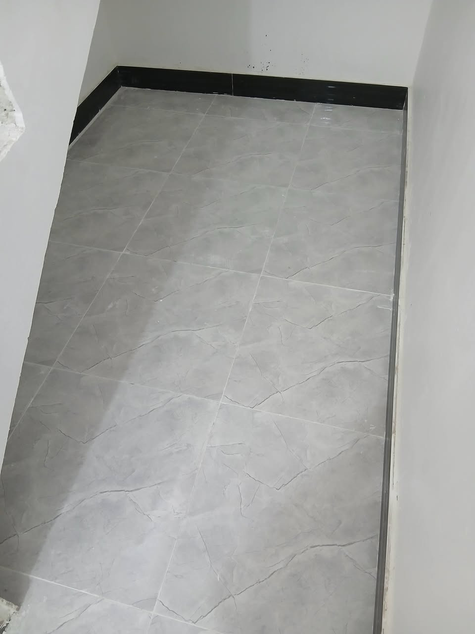 خلفه سيراميك ارضي جداري شغل الواح شغل مضبوط ومناسب والي ما عند اتساهل ويا اتصال ***********# واتساب متفرغ والتزام
