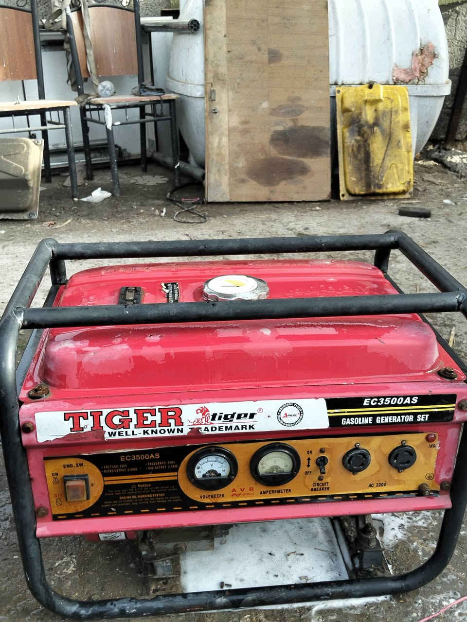 مولدات عدد2على شغل للبيع مكاني بغداد قرب لبسمايه ***********/***********/سعر لواحد 100 الف
