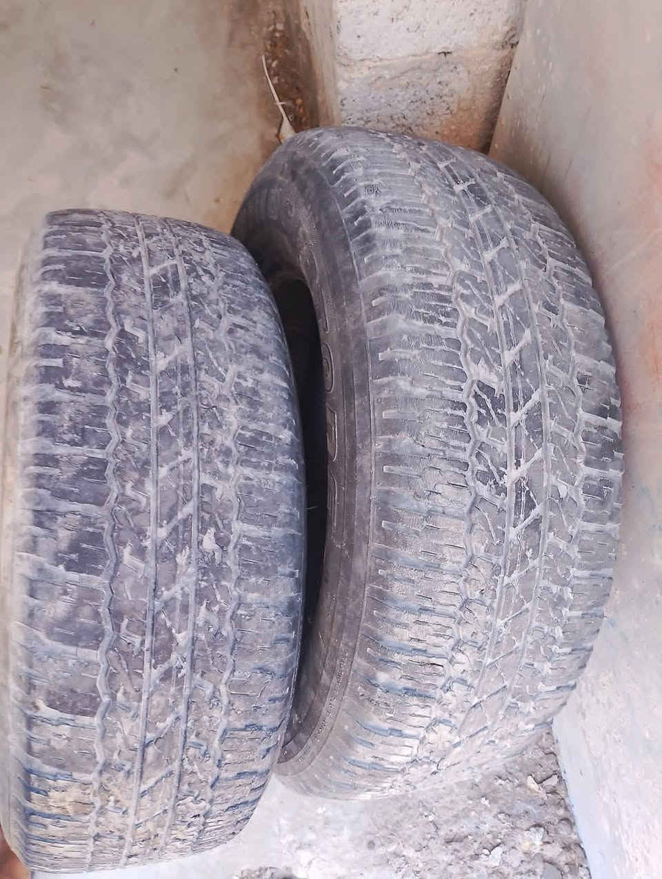 سلام عليكم تايرات مال بيكم  هيلوكس عاليه مال شركه نص عمر البيع   المكان بغداد الاستفسار ***********
