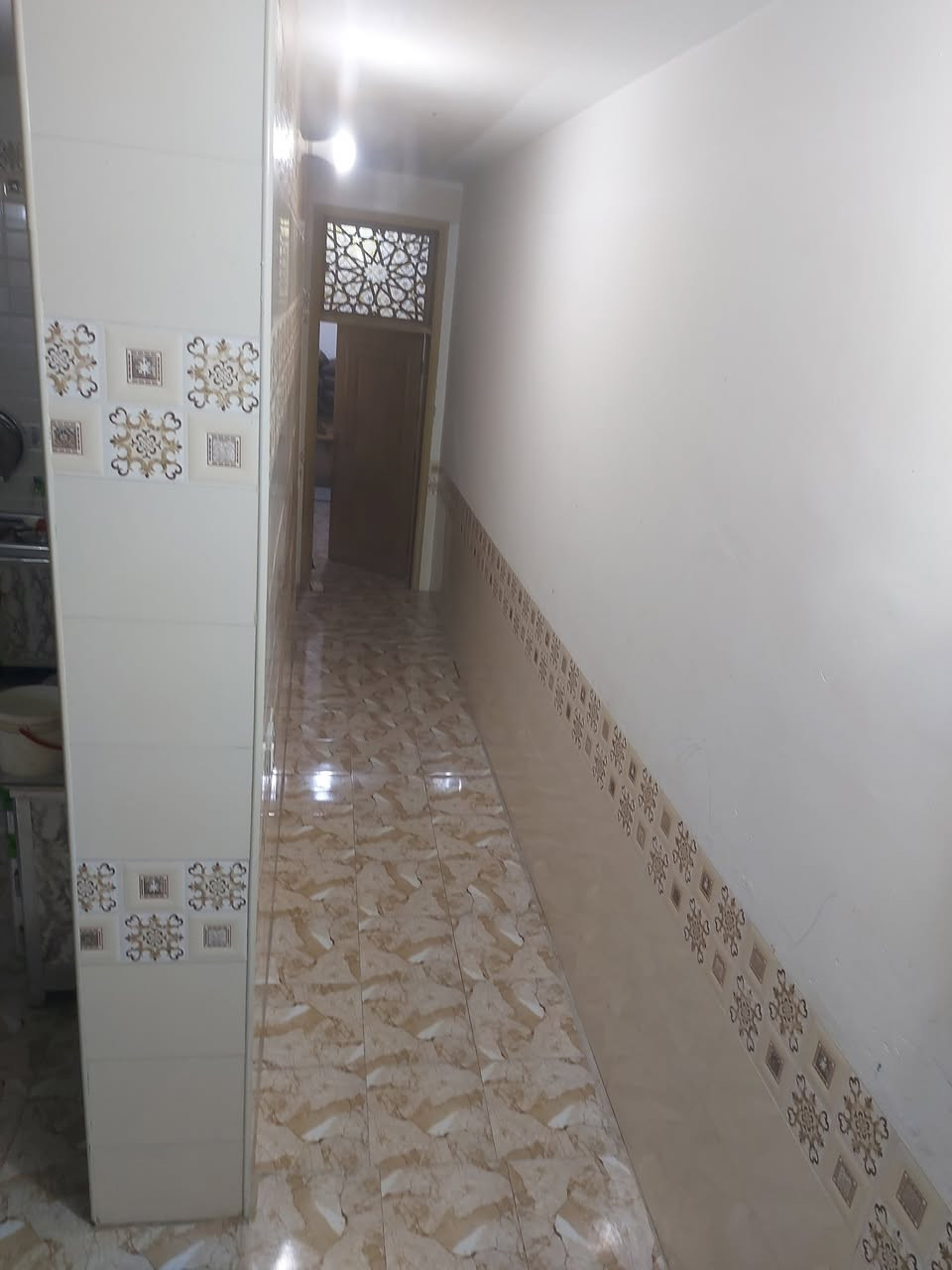 دار للبيع مساحة ١١٥م صابقين 
الطابق الأول صالة وكلدور ومطبخ وغرفة
الطابق الثاني غرفة كبيرة وكلدور 
العنوان حلة نادر الثالثه مقابل بانزيخانة العرفان 
للإستفسار الاتصال على الرقم 
***********
