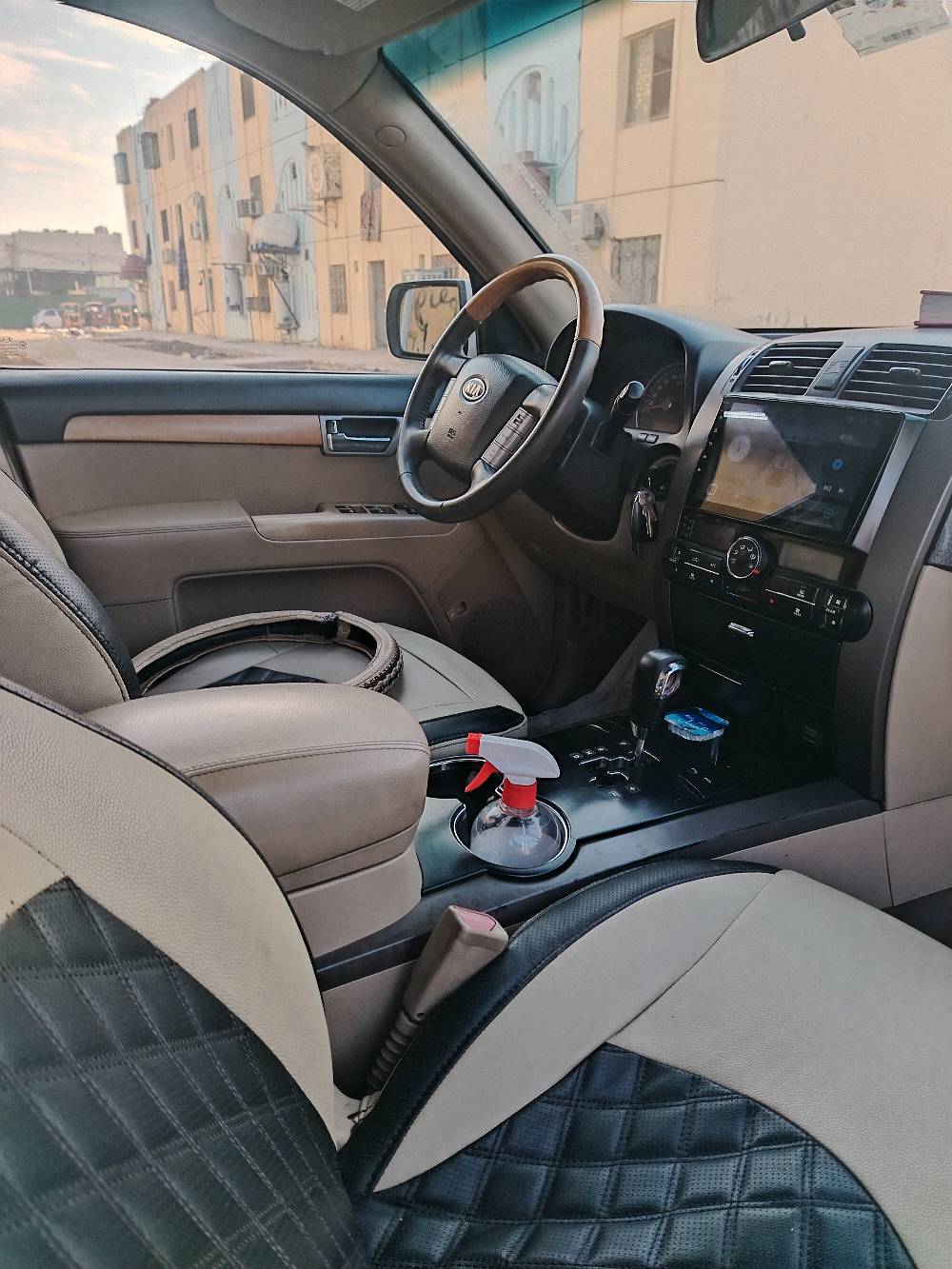  السلام عليكم اخوان كيا موهافي [ة 2012] الشركه بعده الاستلام  2019  - نظافة وفول مواصفات السياره بيه باب مبدل بل صندوك شويه صبغ  
المواصفات 
محرك 6 سلندر 
7 راكب 
فتحة سقف
دواخل جلد بيجي وكالة 

شاشة كبيرة + دبل كاميرا

فور ويل (4x4).
 تدفئه تبريد 

ستيرن كهرباء
ثلاجه بالجكمجه
تبريد مركزي. 3 قطع

رقمها بغداد الدولي  انكليزي حويل ثاني يوم

الموقع : بغداد

ماشي السياره 156