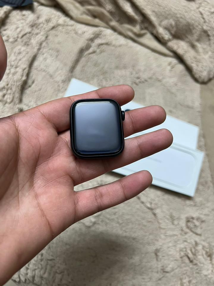 للبيع ساعه ابل جيل 8نضيفه 
سعر ٣٠٠ بيها مجال 
***********
