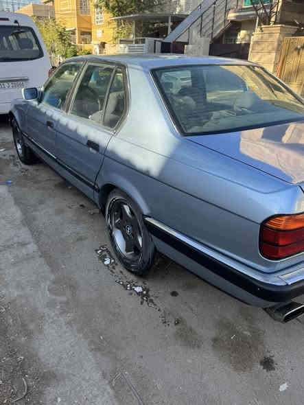 السلام عليكم بي ام دبليو موديل 1990 حجم 735 السياره بدون حادث صبغ جامليه السياره جاهزه تبريد شغال كير ومكينه مكفولات كهربائيته جديده رقم بغداد انكليزي بسمي مشروع وطني السعر 65وبيه مجال مكاني زيونه ***********
