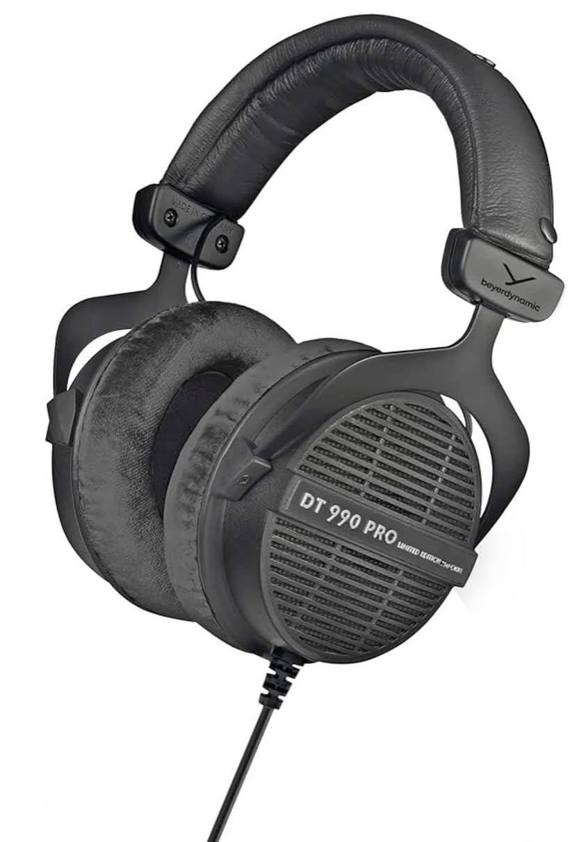 Dt 990 pro 250 ohm
***********
السعر 150 الف مع التوصيل
