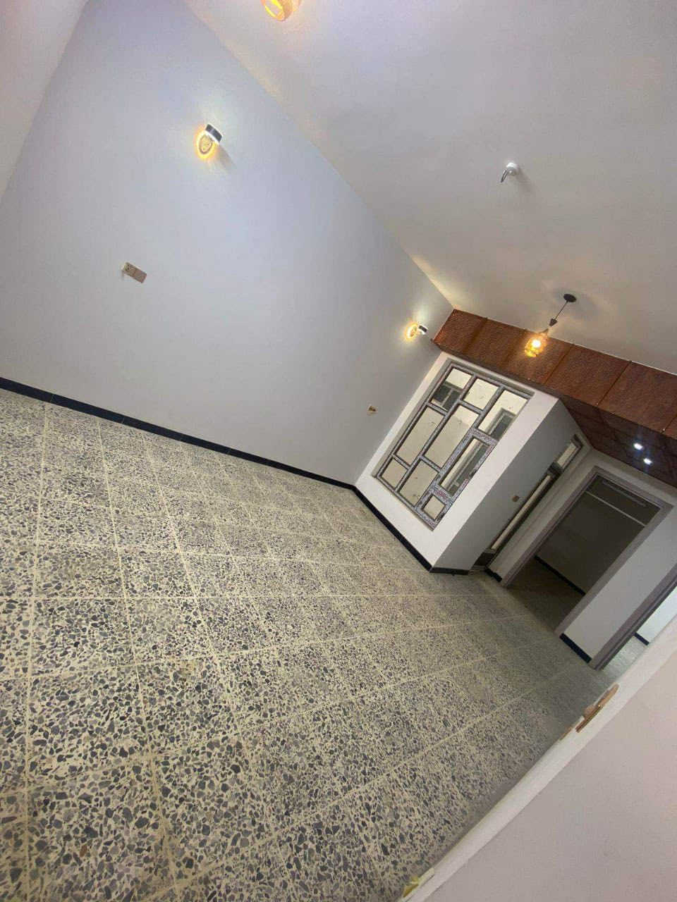 عقار للبيع 4 مشتملات مكون من غرف نوم 2 صاله استقبال مطبخ لكل مشتمل المساحه الكليه 416 متر لكل مشتمل كراج معزول شارع 20 متر الفرع المقابل جمعيه انس 
مأجرات بوارد شهري 1.800.000 الف 
للاستفسار اكثر الاتصال 
***********
