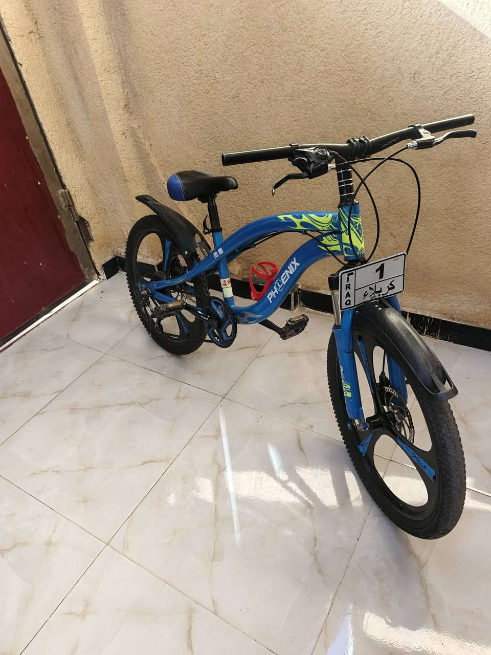 بايسكل جبلي استخدام جدا قليل فقط التحكم بالعكرب عاطل للاستفسار *********** غير متواجد على الفيس السعر ٩٠ الف وبي مجال قليل
