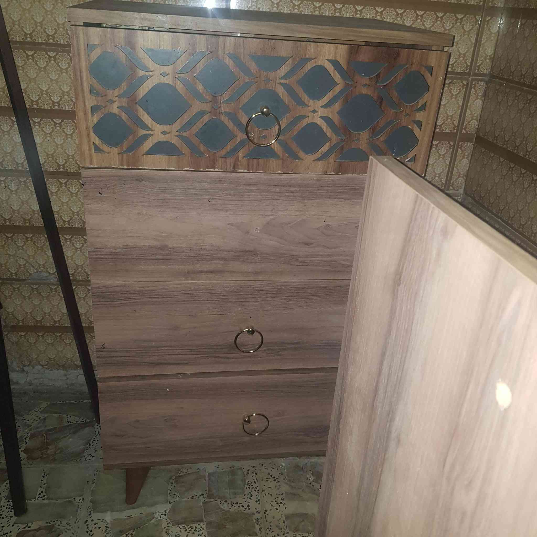 غرفه نوم استعمال قليل السعر ٣٥٠
مكاني بغداد للتواصل ***********
