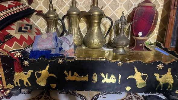 منقله مع سيت كماكم ومهابش وبير  ونايلون جادر مطري مال بحيرات طول ٢٤ متر عرض ٩ ويوجد جادر شبح حديد وقماش طول ٢٠ متر نضيف *********** البصره القرنه
