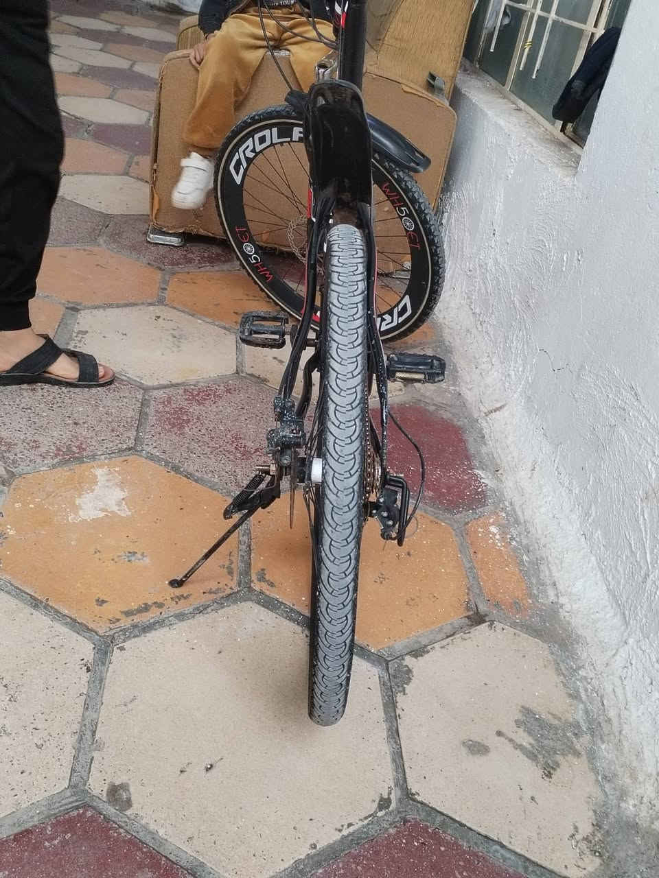 السلام عليكم شباب اخواني بايسكل امانت الله ما اعرف اسمه البايسكل مال صديقي حجم هم ما اعرفه الله شاهد علي بايسكل نضافه70٪ تايرات جدد بريكات امامي خلفي شغال بايسكل والله تاخذه مني تدعيلي صديقي يريد يبيعه لان حتاج فلوس يشتري دراجه بايسكل نضيف حيل امانت الله رقم*********** متواجد واتس واتصال
