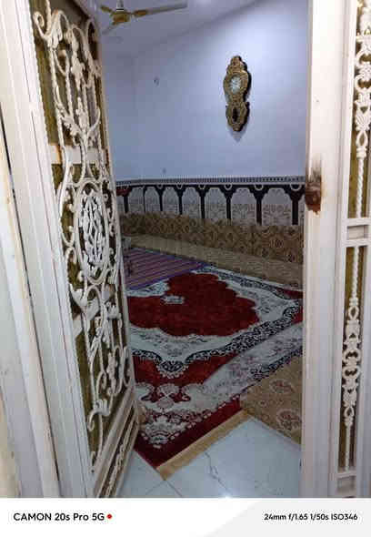 يالله 
دار زراعي مساحه130في منطقه الصخيين يبعد عن شارع العام ٧٠متر عن سايدين بعد جسر الحولي 
بناء طابوق وسقف كونكريت 
يتكون من غرفه وصاله ومطبخ وديوانيه وصحيات داخليه وخارجيه 
جاهز البيت سيراميك مطبك وزره ١٢٠س ومصبوغه الواجهه مع كاونتر وكيزر كبير وماطور وتانكي 
خدمات ماء وكهرباء ومدارس 
السعر60مع مجال 
للمزيد من المعلومات يمكنكم التواصل معنا 
على رقم ***********
