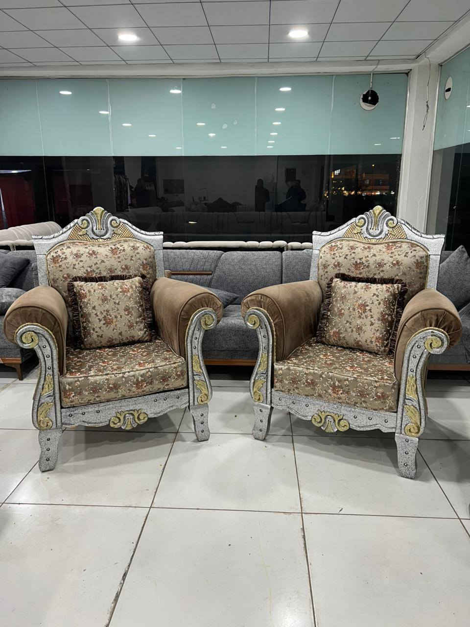 طخم قنبات ملكي10 نفرات  مستعمل كلش نضيف سعر   350 الف العنوان دهوك زركا استفسار برقم ***********واتساب
