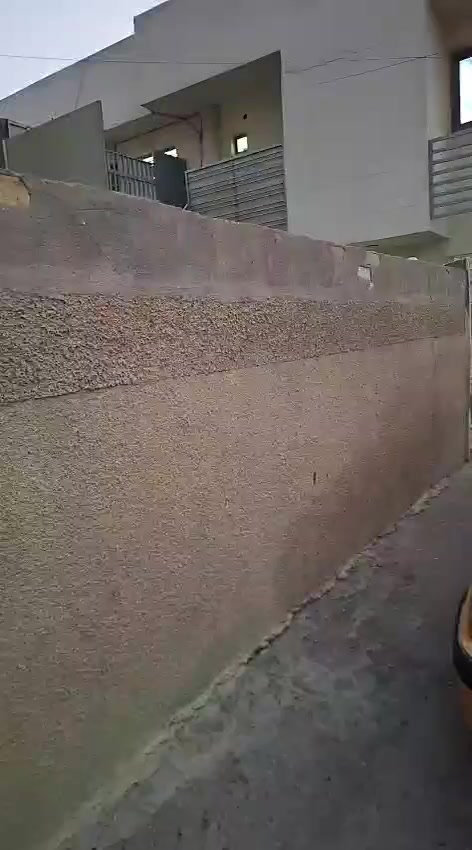 السلام عليكم
عقار للبيع المساحه ٢٤٢م الواجهه ١٠م 
العنوان :سوق الميثاق فرع مرطبات احمد 
للتواصل على الارقام التالية 
***********
***********
