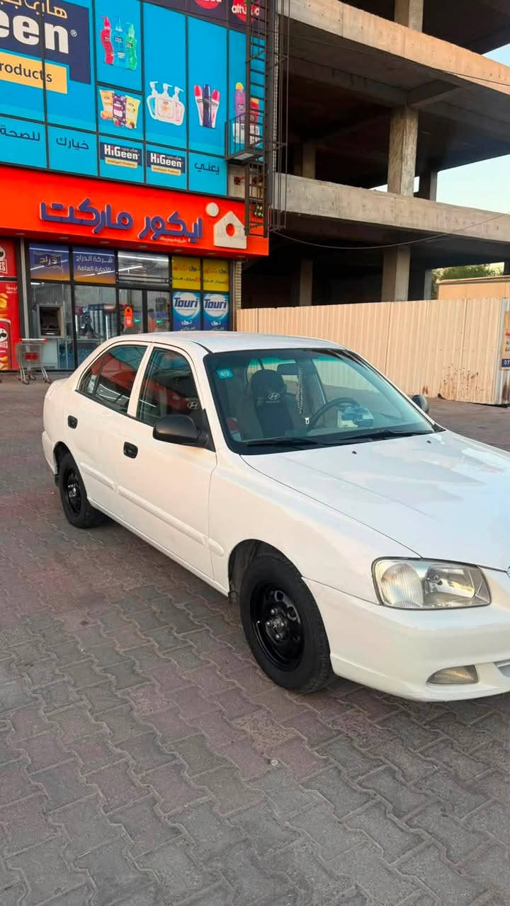 هونداي فيرنا موديل 11  رقم بغداد مميز اربع ارقام كير اوتماتيك سياره خير من الله كامله كير مكينه تبريد بدون صبغ فقط بوراد اماكن بسيطه السعر 73بيه مجال بسيط 
مكان السياره بغداد جميله ***********

