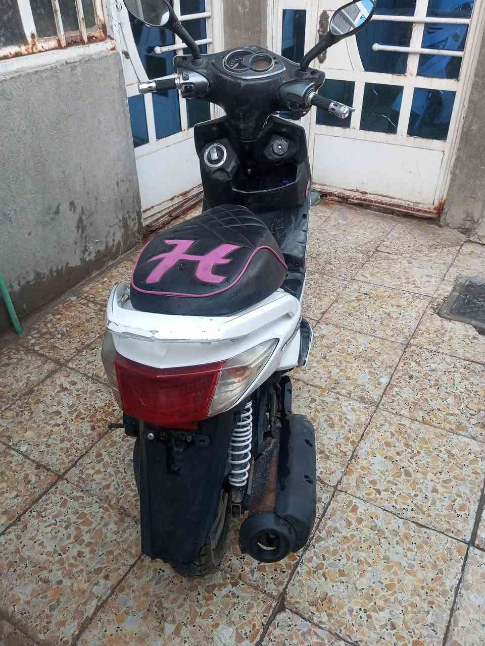 دراجه سكنس للبيع
الدراجه نضيفه و كهربائياته كاملات و ستان كهربائي و كفراتهه بيض بلاديات و الدراجه كلهه بلاديه ما مجفتهه و المحرك مالتهه ناعم و الدراجه نوزل و الدراجه ما بيهه اي نقوصات رايدهه ب600 و بيهه مجال 
*********** مكاني بغداد المشتل
