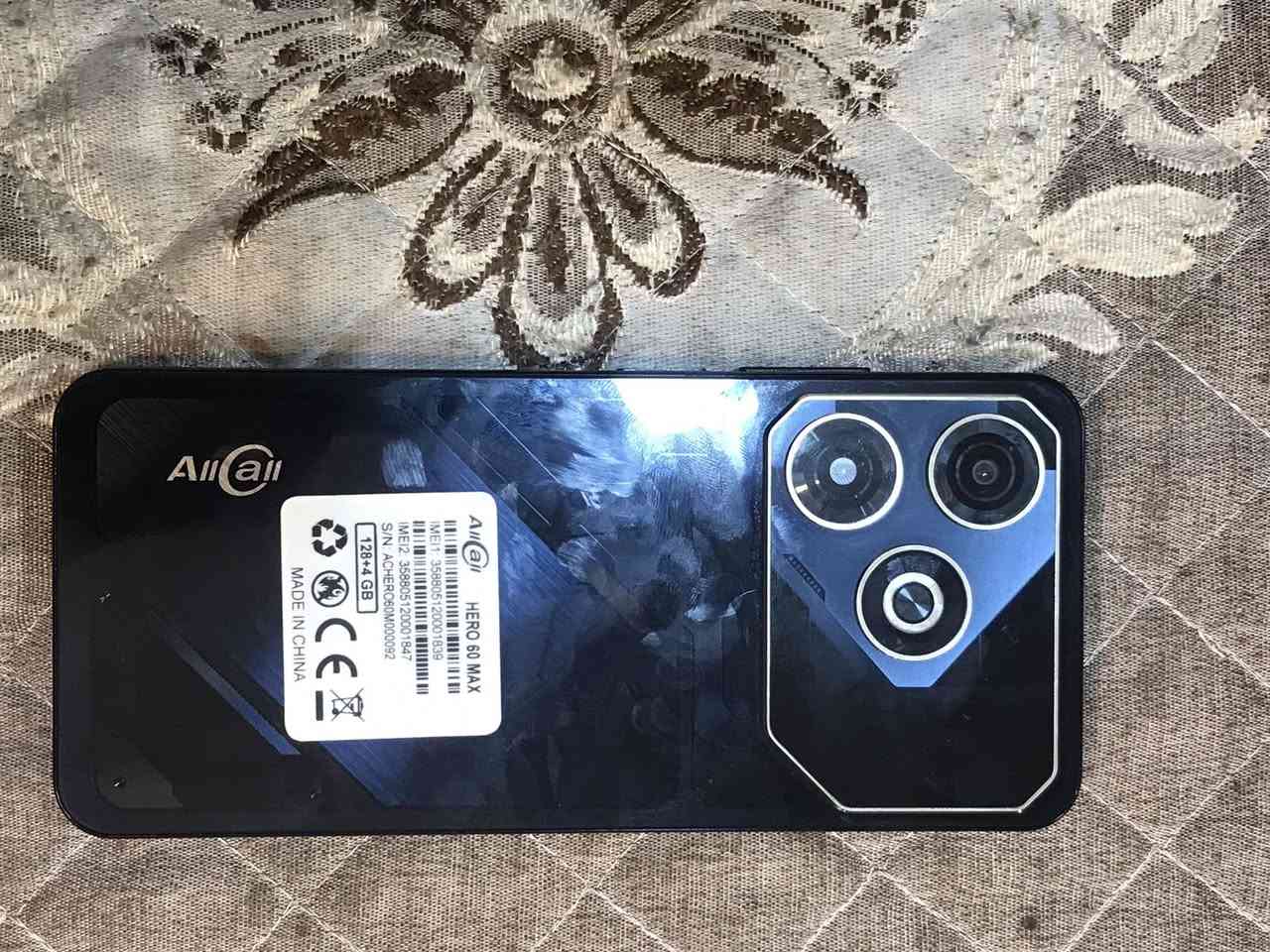 سلام عليكم شباب وبنات تليفونات للبيع شلعة وحده جدد وليس مستخدمات بعدهن بلضمان مع ملحقاتهن كاملة وبلعافية على الياخذهن مكاني بغداد الحرية السعر ٣٠٠ وبيهن مجال حك الجية الشراي يتصل *********** بي واتساب واهلا وسهلا بلجميع
