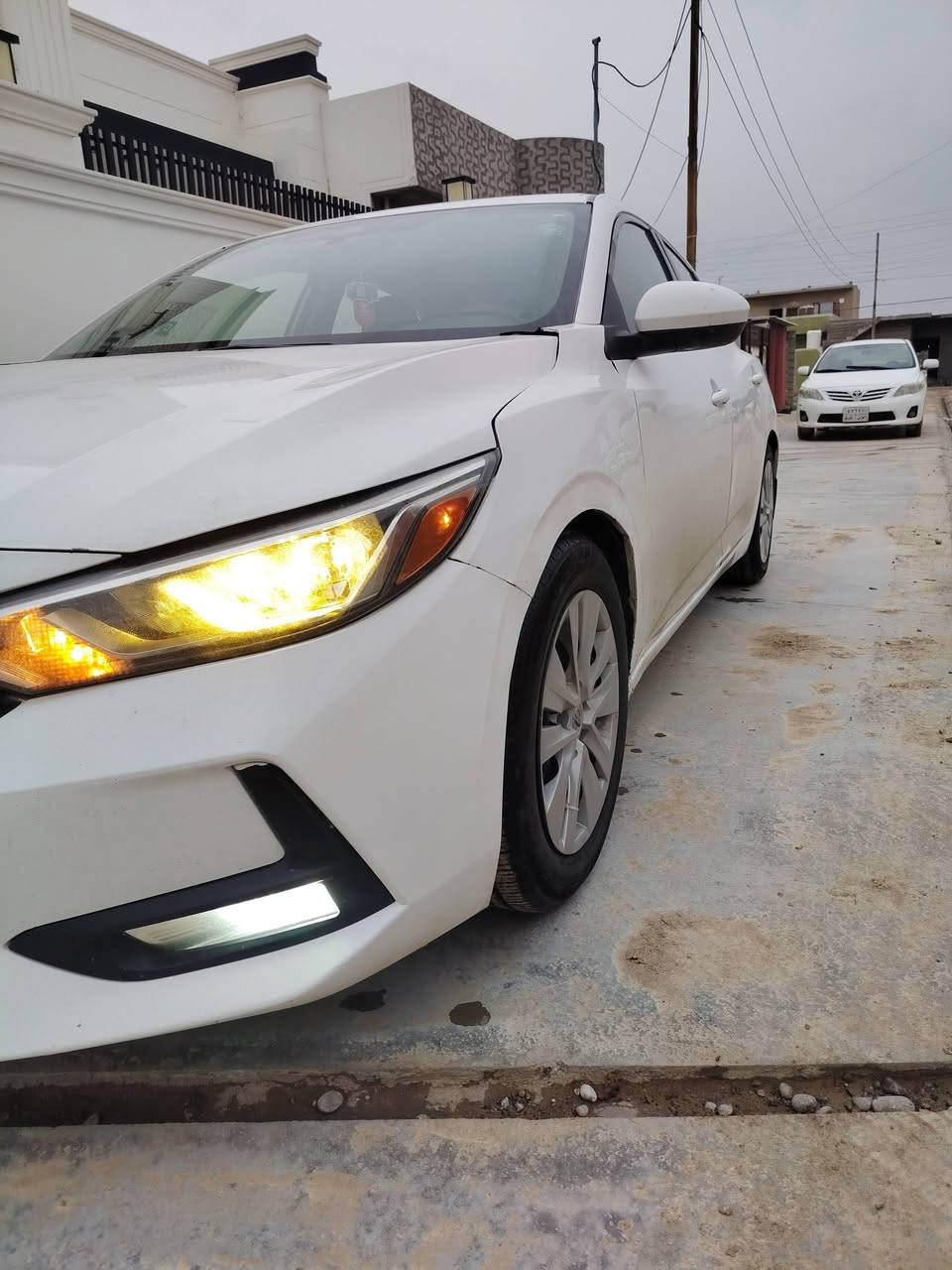 السلام  عليكم
نيسان سنترا  2020
مواصفات تحديد سرعة
تحديد مسار شارع
حاساسات امامي وخلفي
كاميرا مع شاشة
نظام ايكو موفر بنزين
توقف ذاتي امامي وخلفي
بعد اكو هواي مواصفات
رقم وسنويا وهزة كلو جديد
طخم تايرات جديدة
صبغ باب خلفي مع بخ بونيد كلير بدون دواخل 
سعر سيارة بسعر النترا 2010
سعر المطلوب 130
شرط التحويل او وكالة مع الغرامات تحويل نفس اليوم سنويا بسمك
مكان سيارة بعشيقة 
للستفسار ع الارقام ***********
                          *********** واتساب موجود ع رقمين ،  ملاحظة الاتصال من ساعة 10 صباحا الى 11 ليلا
