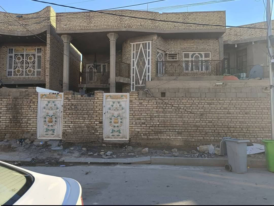 السلام عليكم
دار للبيع في منطقه السياسين قرب الروضه 

مساحه 300 م طابقين 

المنطقه خدمات كامه قرب شارع الرئيسي 

حالياً ماجرات مشتملات عدد 2 

للستفسار الاتصال
واتساب ***********
