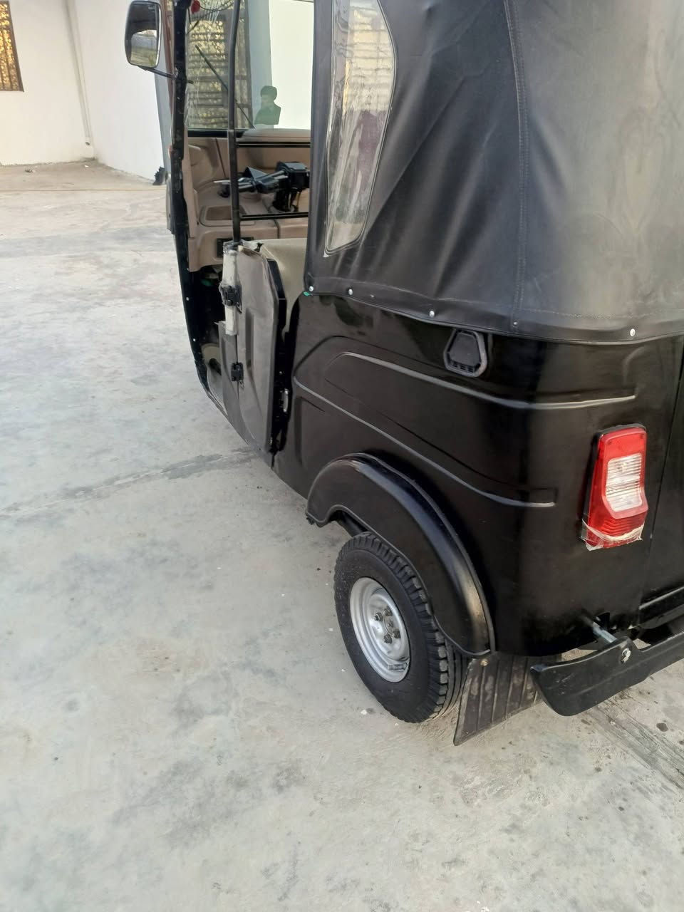 تكتك للبيع موديل 22 شهر 11رقم وسنويه بغداد السعر 8و100وبيها مجال  مكان بغداد بوب  الشام ***********
