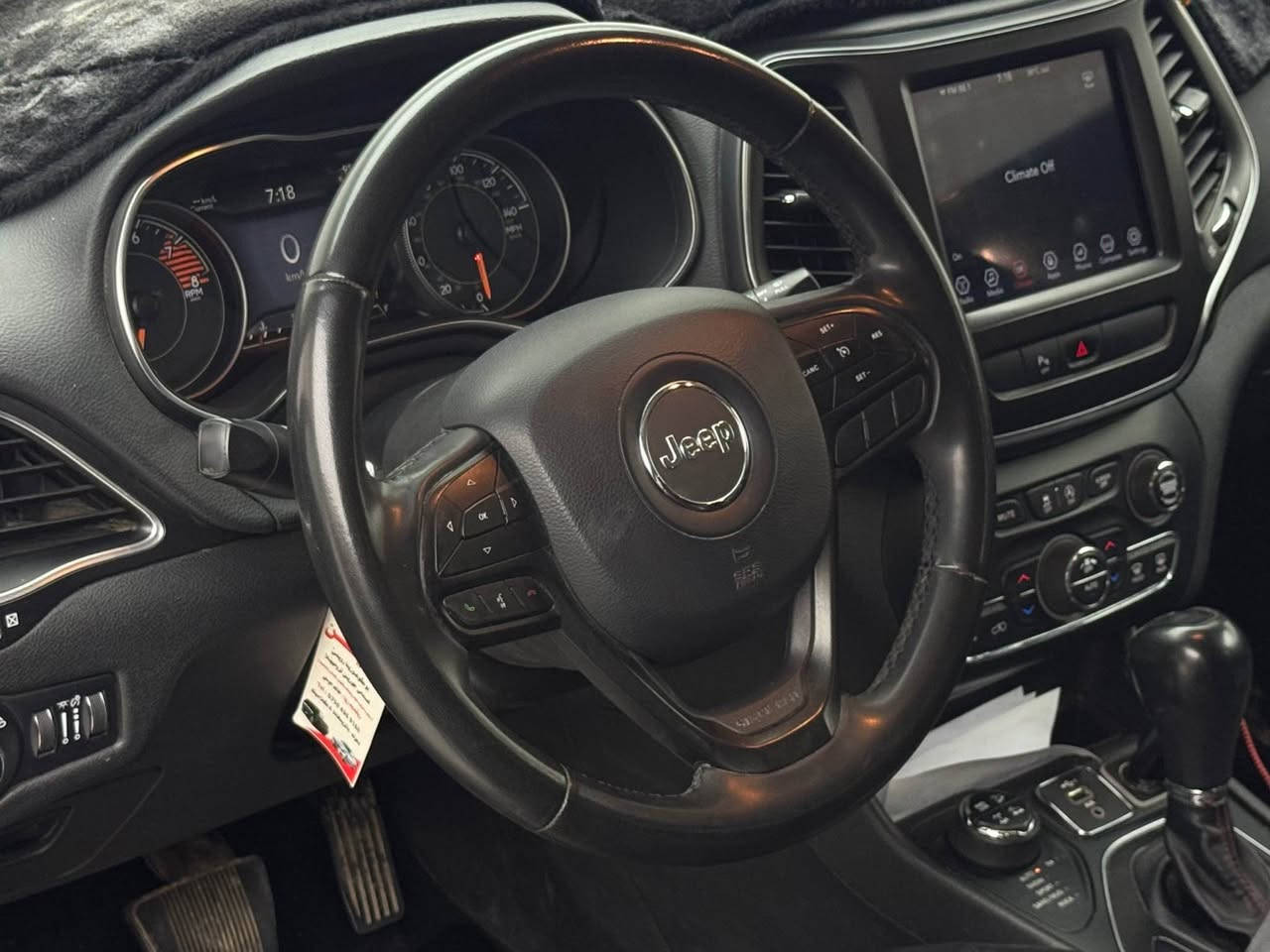 Jeep Cherokee 2020
جيب شيروكي ٢٠٢٠
السيارة مواصفات TrailHawkفول بدون فتحة

اكسل خلفي قفل 
مكينة V6 3.6L
91,000ميل ماشية
بنید و جاملغ صبغ بدون دواخل وبدون  ایرباکات 
 
ب سعر 137$ ورقة و بي مجال

مكان السيارة

دهوك -معرض ارشف R-Shev
رقم51 من معارض التيرمينال 

***********
*********** دهوك, العراق
