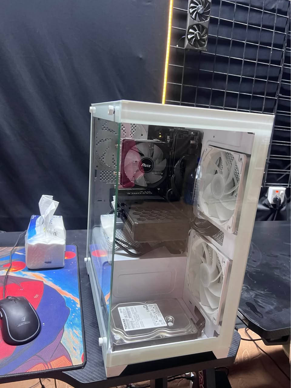 تجميعة كيمنك بكارت قوي 
مواصفات 
rtx 3060 12gb
I5 11400f
ssd 128gb
hdd 1tb
ram 16 ddr4 3200
mb b560m asrug
cooler x2000
case white 3 fan 

واتساب : *********** بغداد, العراق
