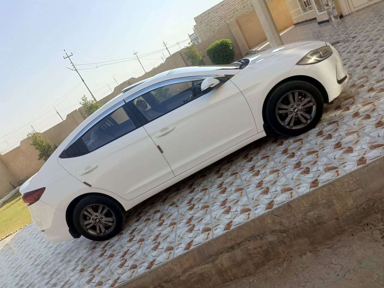 سلام عليكم 
النترا موديل 17 خليجي مكفوله من صبغ وتبديل 
رقم بغداد الدولي 
محرك 2000 دوش بلادي 
ماشيه 157
سياره حلوه وجديده 
فول عدا لبصمه
سعره 138 وبيه مجال بسيط 
***********
***********
سونار وي صور
