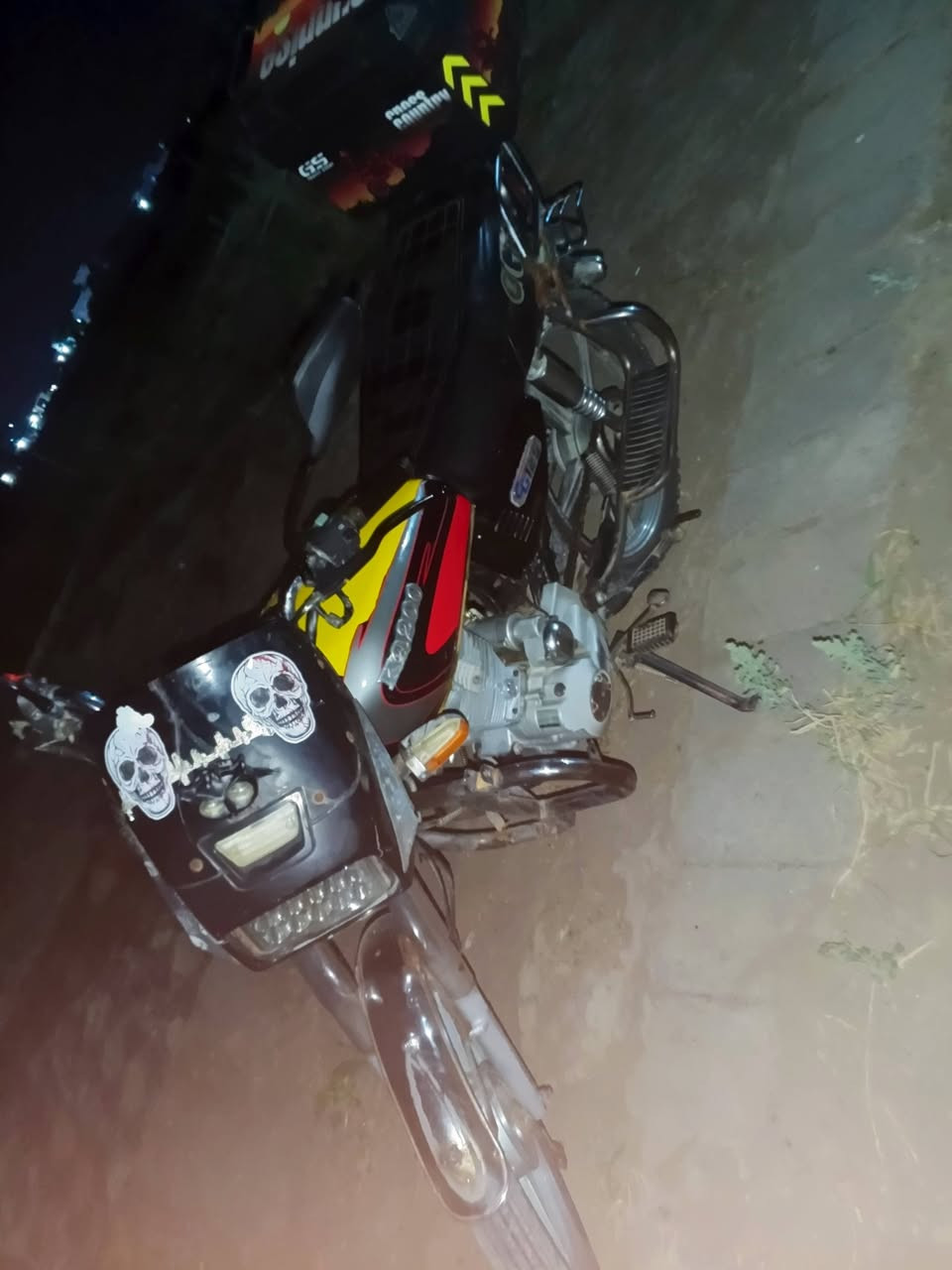 سلام عليكم موطور جني للبيع سعر 350وبي مجال الاتصال ***********
ملاحضه الجنطه موويه الموطور
