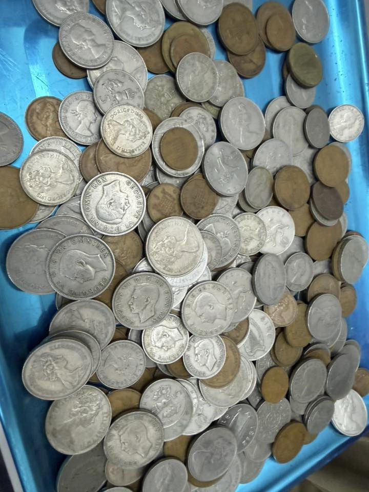 مزاد لاعلى سعر ممكن عملات اجنبي الغالبية العظمى بريطانية الوزن 2 كيلو و 160 غرام يوجد تواريخ من ١٩٤٨ الى ١٩٧٨ 

يبدا المزاد 0 دولار ينتهي المزاد غدا الساعة 10 م 

يوجد فديو توضيحي للقطع


**إذا كنت صاحب هذا الإعلان وتريد حذفه لأي سبب، رجاءا أرسل رسالة إلى الدعم الفني**