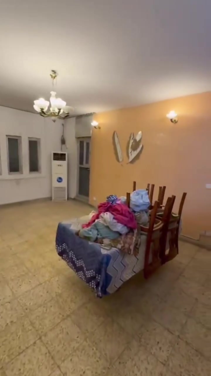 🏢 شقة للبيع في شارع حيفا سنتر بغداد  – فرصة مميزة
📐 المساحة: 147 م²
✨ تفاصيل الشقة:
🛏️ 3 غرف نوم
🛋️ صالة واسعة
🍽️ مطبخ بارد + مطبخ حار
🚿 حمامان (شرقي + غربي)
📦 مخزنان
🌿 3 بلكونات
👨‍🍳 مطبخ إسباني حديث
❄️ مجهزة بأجهزة تكييف
🛋️ الأثاث: متوفر للبيع مع الشقة أو بدون الأثاث، حسب رغبة المشتري.
📞 للاستفسار: *********** – مهدي ناجي
*********** – محمد
*********** – أبو وسام
📲 للمزيد من العروض العقارية، تابعوا الصفحة.
🏡 مكتب حيفا العقاري – خبرة في بيع وشراء وتأجير العقارات.
